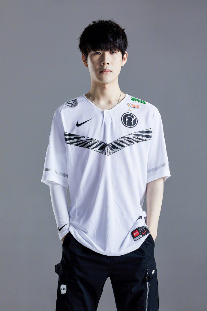 957兰博炙烤三杀 管泽元皮城执法抓爆LangX 957队1-0LangX队