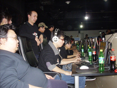 GALA 成功自救！ JIEJIE 被击败并被杀， Four 人， TheShy Youlong 对抗三人， Alone 并且 Invictus Gaming 赢得了第一场比赛